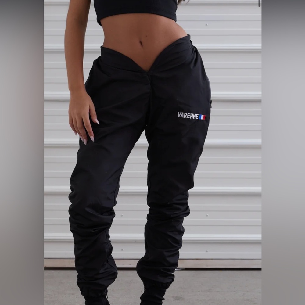 Varenne V cut joggers